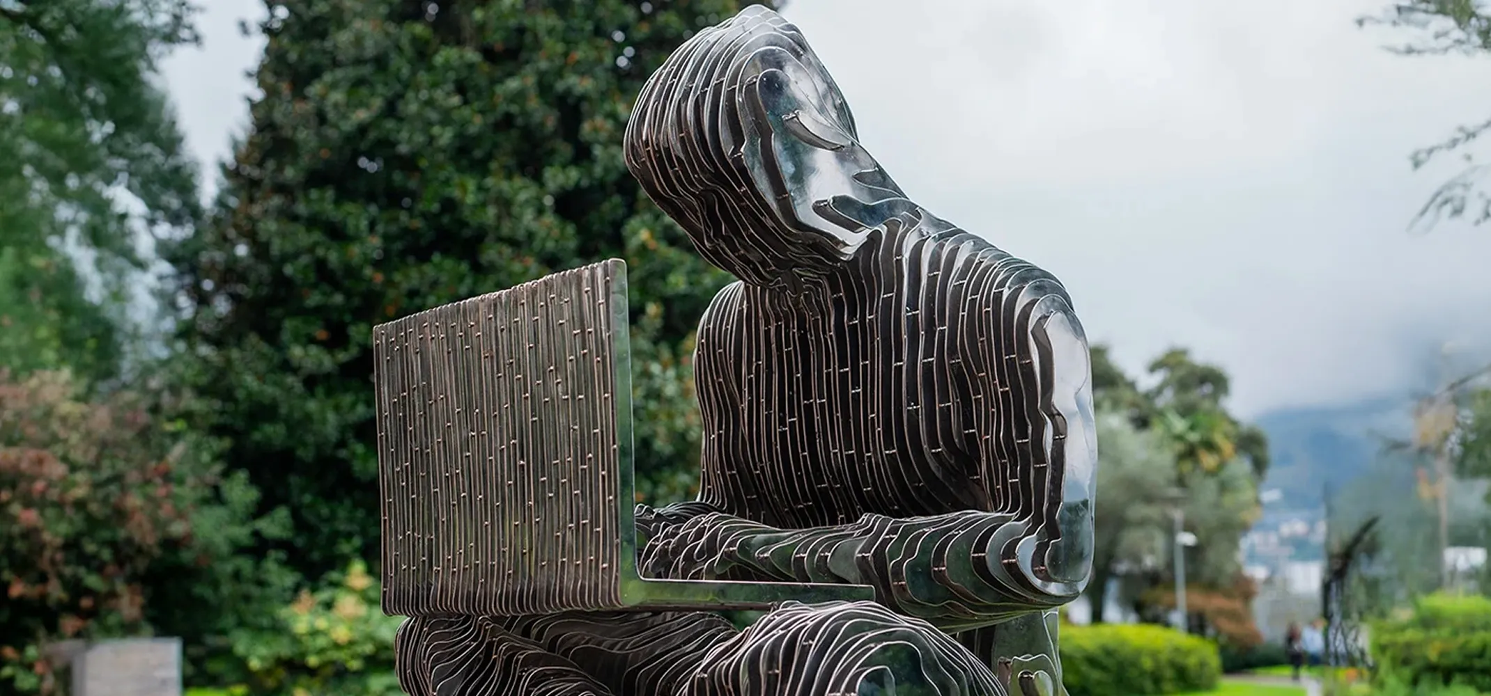 &laquo;Исчезающая&raquo; статуя Сатоши Накамото в г. Лугано, Швейцария